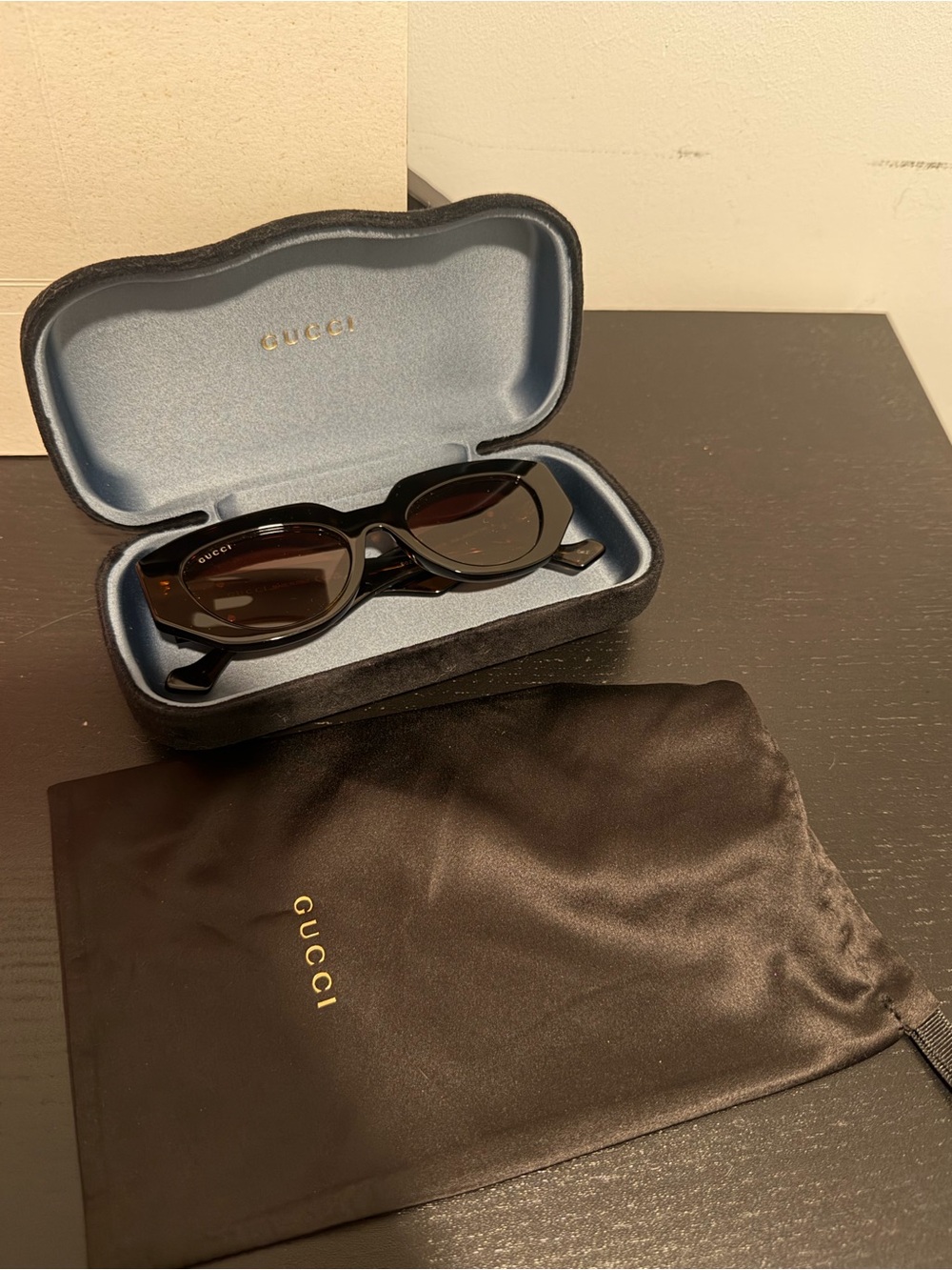 Gucci Women’s Tortoiseshell Cat-Eye Sunglasses with Gold GG Logo - Picture 3 of 4